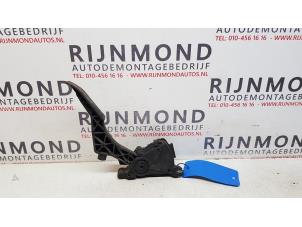 Used Accelerator pedal Volkswagen Transporter T5 1.9 TDi Price on request offered by Autodemontage Rijnmond BV