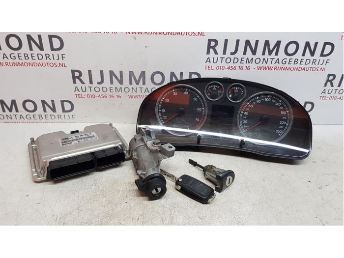 Used Ignition lock + computer Volkswagen Passat Variant (3B6) 2.3 V5 20V Price on request offered by Autodemontage Rijnmond BV