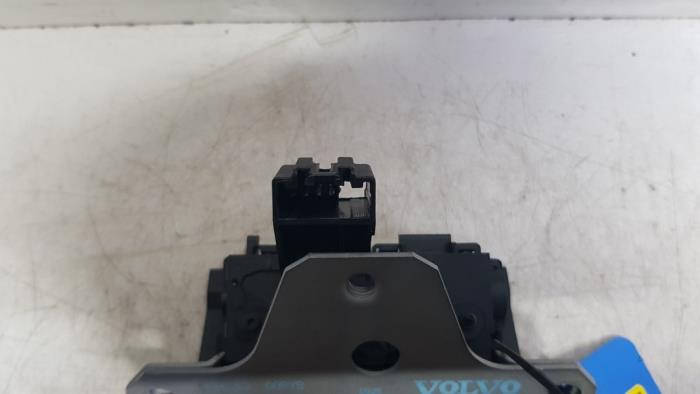 Tailgate lock mechanism Volvo V40 1.6 T3 GTDi 16V - 31335870