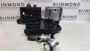 Used Ignition lock + computer Opel Astra J Sports Tourer (PD8/PE8/PF8) 2.0 CDTI 16V 160 Price on request offered by Autodemontage Rijnmond BV