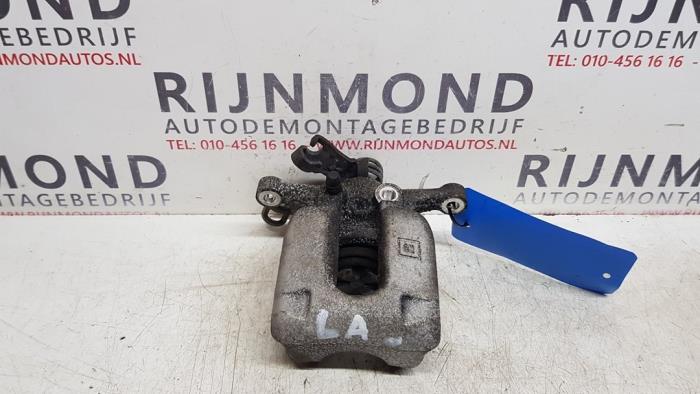 Gebrauchte Bremszange links hinten Opel Astra K Sports Tourer 1.2 Turbo 12V Preis € 48,40 Mit Mehrwertsteuer angeboten von Autodemontage Rijnmond BV