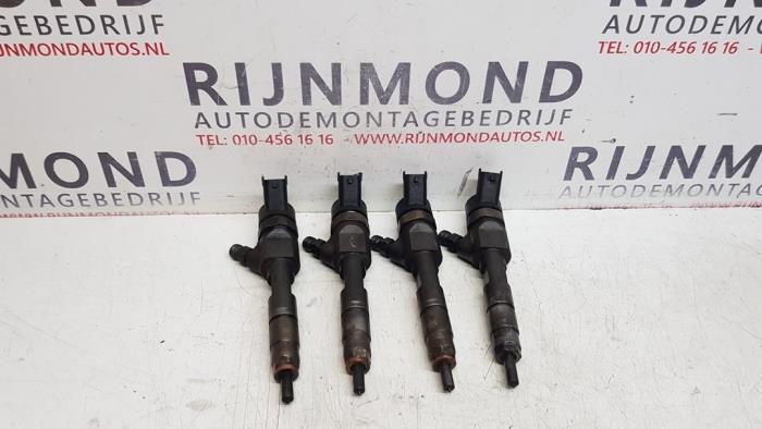 Usagé Injecteurs Renault Megane II CC (EM) 1.9 dCi 130 Prix € 19,99 Règlement à la marge proposé par Autodemontage Rijnmond BV