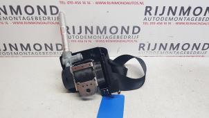 Used Rear seatbelt, centre Volvo V60 I (FW/GW) 2.4 D5 20V Price € 40,00 Margin scheme offered by Autodemontage Rijnmond BV