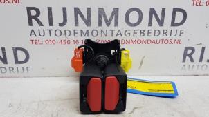 Used Rear seatbelt buckle, centre Volvo V60 I (FW/GW) 2.4 D5 20V Price on request offered by Autodemontage Rijnmond BV