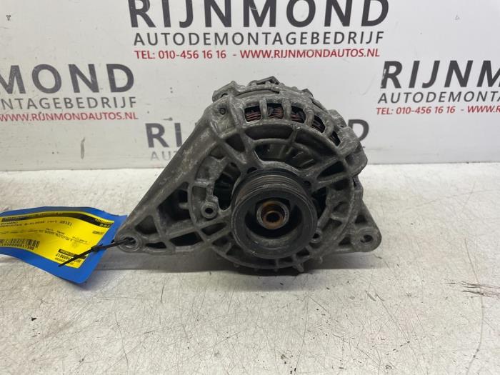 Gebrauchte Dynamo Mercedes B (W246/W242) 1.8 B-200 CDI BlueEFFICIENCY 16V Preis € 24,20 Mit Mehrwertsteuer angeboten von Autodemontage Rijnmond BV