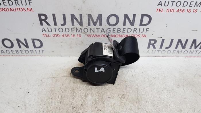 Rear seatbelt, left from a BMW 3 serie Touring (F31) 320i 2.0 16V 2013