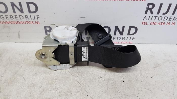 Front seatbelt, right from a BMW 3 serie Touring (F31) 320i 2.0 16V 2013