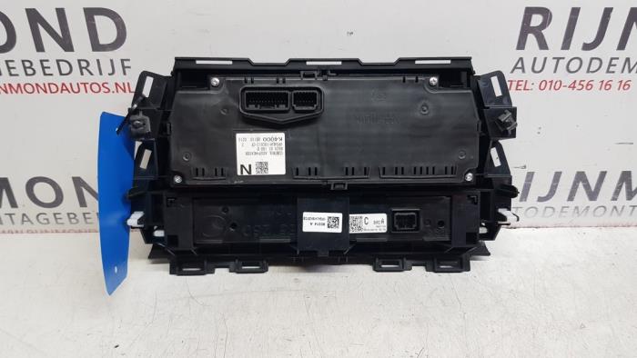 Heater control panel from a Mazda 3 (BM/BN) 2.0 SkyActiv-G 120 16V 2018