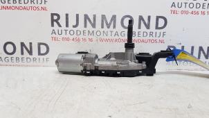 Usados Motor de limpiaparabrisas detrás Kia Cee'd (JDB5) 1.6 GDI 16V Precio € 84,70 IVA incluido ofrecido por Autodemontage Rijnmond BV