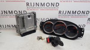 Used Ignition lock + computer Dacia Lodgy (JS) 1.5 dCi FAP Price on request offered by Autodemontage Rijnmond BV