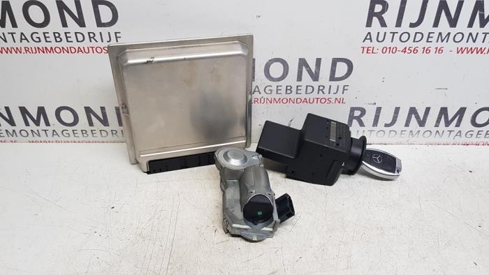 Used Ignition lock + computer Mercedes C (W203) 2.0 C-200K 16V Price € 350,00 Margin scheme offered by Autodemontage Rijnmond BV