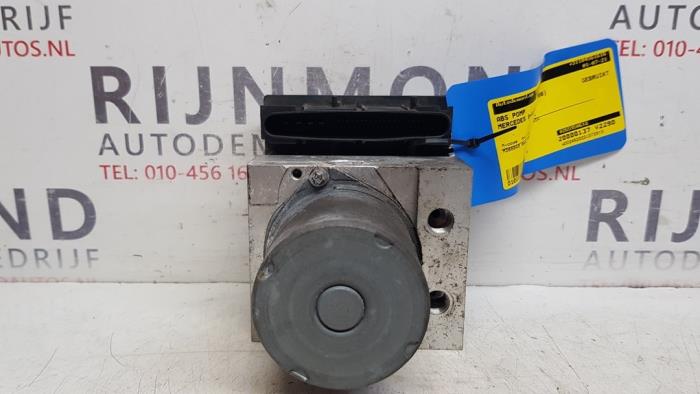Usagé Pompe ABS Mercedes B (W245) 1.7 B-170 16V Prix € 30,00 Règlement à la marge proposé par Autodemontage Rijnmond BV