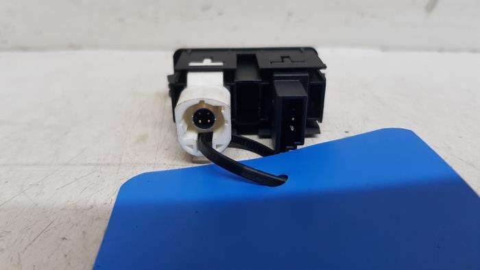 Conexión AUX-USB de un MINI Mini (R56) 1.6 16V Cooper S 2011