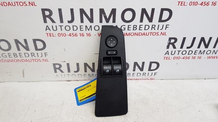 Usados Interruptor de ventanilla eléctrica Fiat Punto Evo (199) 1.3 JTD Multijet Start&Stop 16V Precio € 25,00 Norma de margen ofrecido por Autodemontage Rijnmond BV