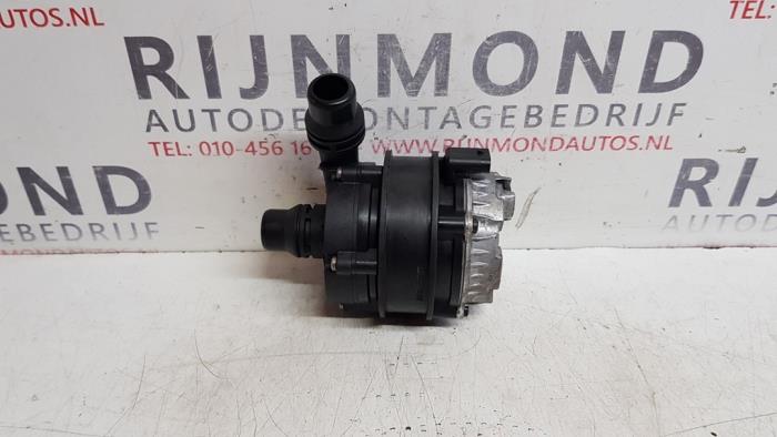 Additional water pump from a BMW 3 serie (F30) 340i 3.0 TwinPower Turbo 24V 2018