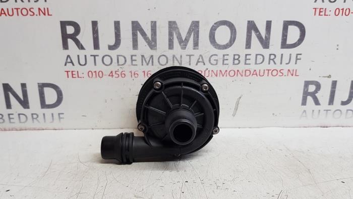 Additional water pump from a BMW 3 serie (F30) 340i 3.0 TwinPower Turbo 24V 2018
