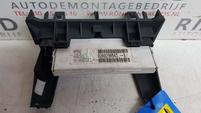 Begagnade Innerdisplay Renault Megane II (BM/CM) 2.0 dCi 16V Pris på förfrågan erbjuds av Autodemontage Rijnmond BV