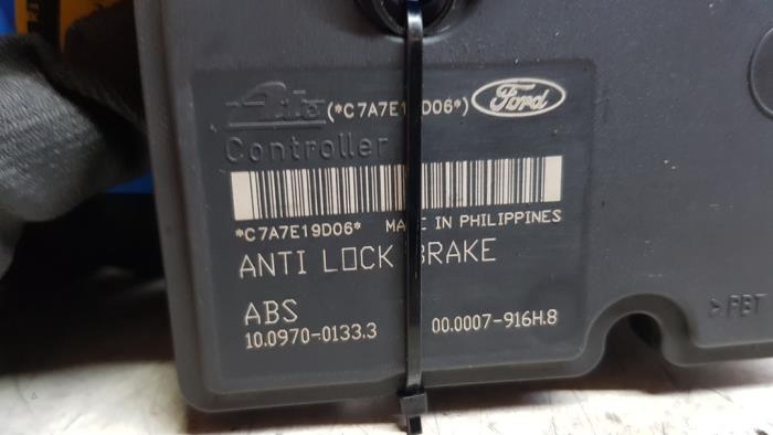 Używane Pompa ABS Ford Fiesta 5 (JD/JH) 1.6 TDCi Cena € 50,00 Procedura marży oferowane przez Autodemontage Rijnmond BV