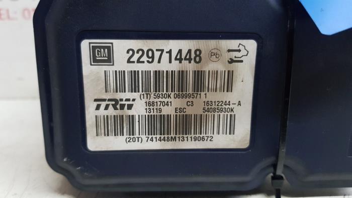 Begagnade ABS-pump Opel Insignia 2.0 CDTI 16V 130 Ecotec Pris € 150,00 Marginaltabell erbjuds av Autodemontage Rijnmond BV