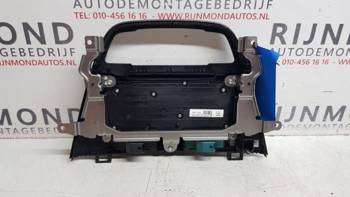 On-board computer controller from a Opel Insignia 2.0 CDTI 16V 130 Ecotec 2013