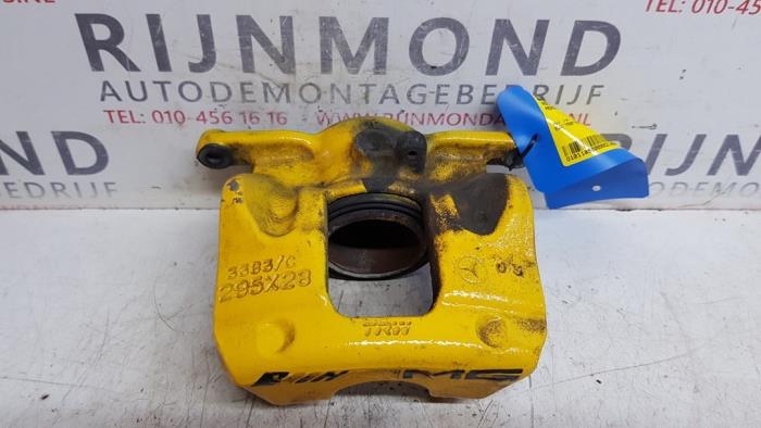 Främre bromsok, höger från en Mercedes-Benz A (W176) 1.6 A-200 16V 2013