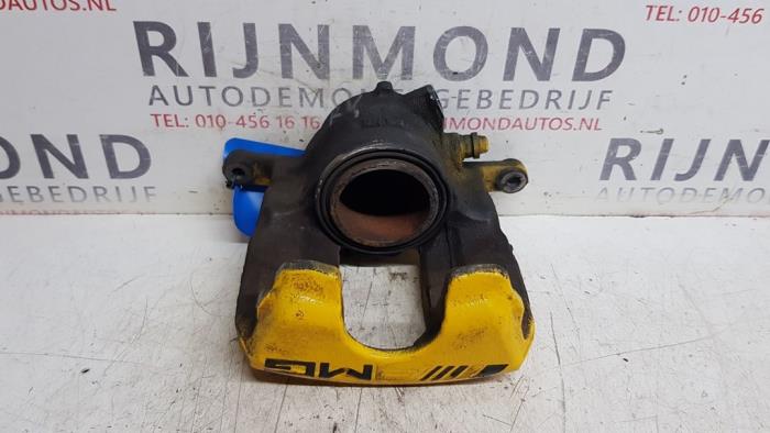 Främre bromsok, höger från en Mercedes-Benz A (W176) 1.6 A-200 16V 2013