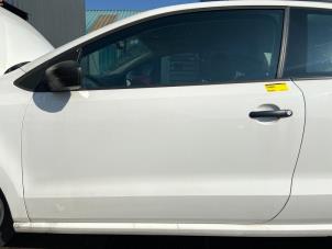 Usados Puerta 2 puertas izquierda Volkswagen Polo V (6R) 1.2 12V BlueMotion Technology Precio € 302,50 IVA incluido ofrecido por Autodemontage Rijnmond BV