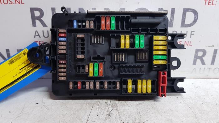 Fuse box BMW 1 serie 118d 2.0 16V - 10688710