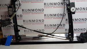 Gebrauchte Fenstermechanik 2-türig rechts vorne Mini Mini (R56) 1.6 16V Cooper Preis auf Anfrage angeboten von Autodemontage Rijnmond BV