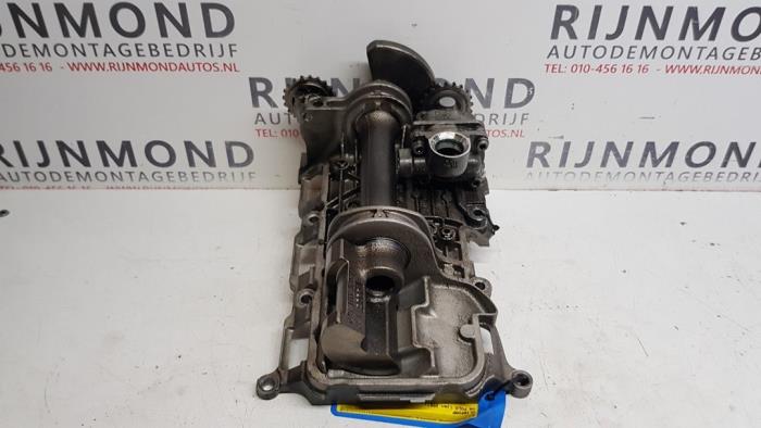 Używane Pompa oleju Volkswagen Polo IV (9N1/2/3) 1.4 TDI 70 Cena € 100,00 Procedura marży oferowane przez Autodemontage Rijnmond BV