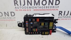 Usagé Porte fusible BMW 1 serie (F21) 116i 1.6 16V Prix € 60,50 Prix TTC proposé par Autodemontage Rijnmond BV