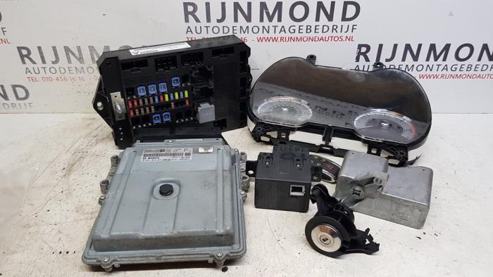 Used Ignition lock + computer Jaguar XF (CC9) 3.0 D V6 24V Price on request offered by Autodemontage Rijnmond BV