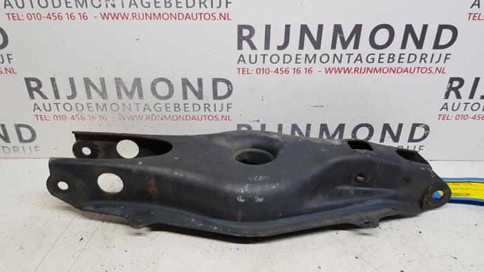 Rear spring retainer, right from a Mercedes-Benz C (W204) 2.2 C-220 CDI 16V BlueEFFICIENCY 2011