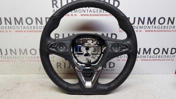 Begagnade Ratt Opel Corsa F (UB/UH/UP) 1.2 Turbo 12V 100 Pris € 90,00 Inklusive moms erbjuds av Autodemontage Rijnmond BV