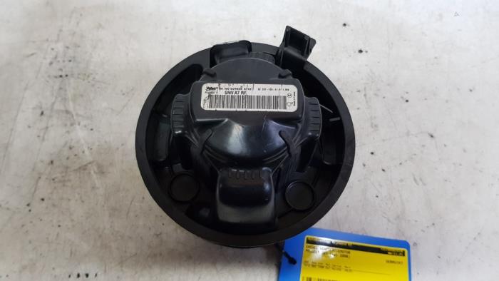 Heating and ventilation fan motor from a Peugeot 207/207+ (WA/WC/WM) 1.4 HDi 2006