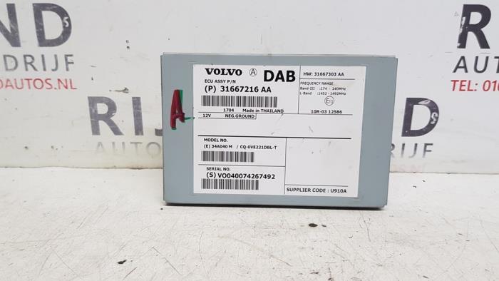 DAB module d'un Volvo V40 (MV) 2.0 T2 16V 2017