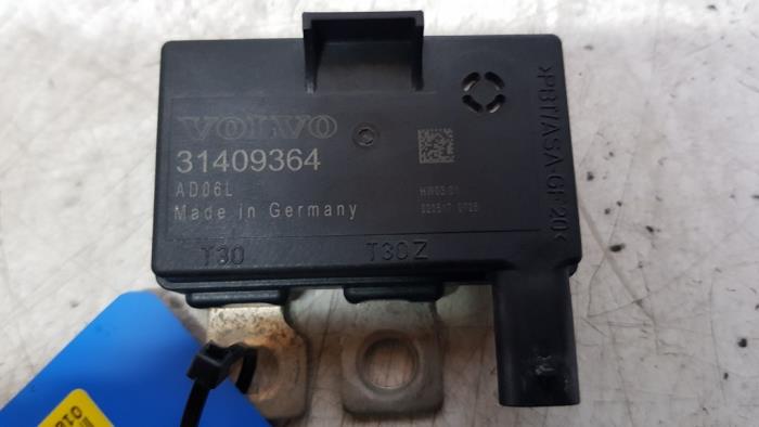 Begagnade Batterisensor Volvo V40 (MV) 2.0 T2 16V Pris € 20,00 Inklusive moms erbjuds av Autodemontage Rijnmond BV