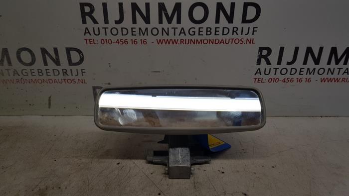 Rear view mirror from a Renault Clio IV (5R) 1.2 16V 2013