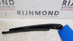 Używane Ramie wycieraczki tylnej Renault Clio IV (5R) 1.2 16V Cena € 18,15 Z VAT oferowane przez Autodemontage Rijnmond BV