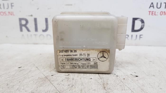 Modul alarmu z Mercedes-Benz S (W220) 3.2 S-320 CDI 24V 2000