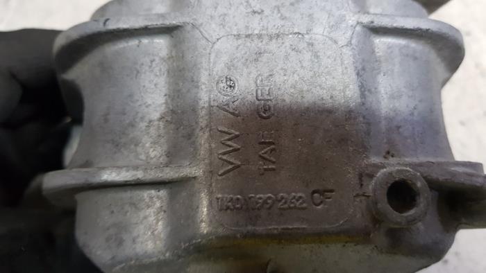 Wspornik silnika z Volkswagen Scirocco (137/13AD) 1.4 TSI 160 16V 2009