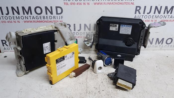 Used Ignition lock + computer Toyota Prius Plus (ZVW4) 1.8 Hybrid 16V Price € 350,00 Margin scheme offered by Autodemontage Rijnmond BV