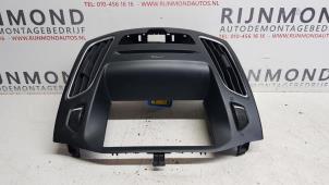 Gebrauchte Radioblende Ford Focus 3 1.0 Ti-VCT EcoBoost 12V 125 Preis € 90,75 Mit Mehrwertsteuer angeboten von Autodemontage Rijnmond BV