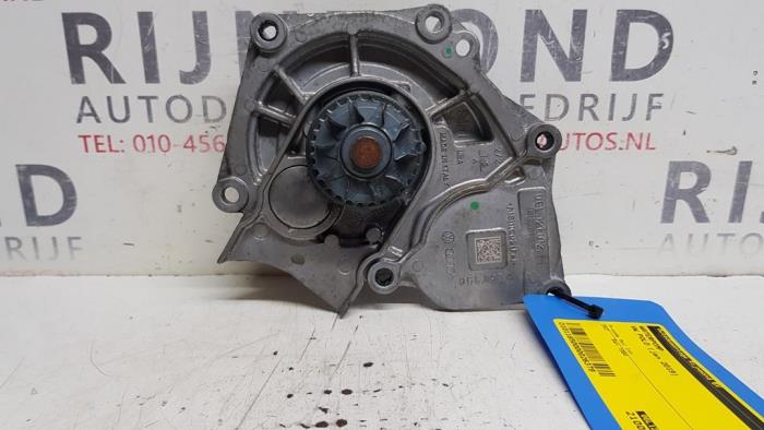 Begagnade Vattenpump Volkswagen Polo VI (AW1) 2.0 GTI Pris € 85,00 Marginaltabell erbjuds av Autodemontage Rijnmond BV