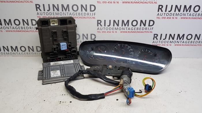 Used Ignition lock + computer Citroen C5 I Break (DE) 1.8 16V Price on request offered by Autodemontage Rijnmond BV