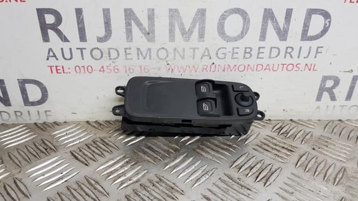 Usados Interruptor de ventanilla eléctrica Volvo C30 (EK/MK) 1.6 D 16V Precio € 35,00 Norma de margen ofrecido por Autodemontage Rijnmond BV