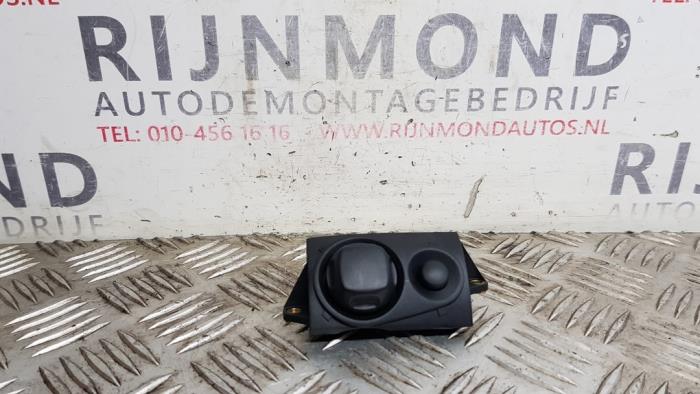 Usados Interruptor de retrovisor Audi A8 (D3) 3.7 V8 40V Quattro Precio de solicitud ofrecido por Autodemontage Rijnmond BV