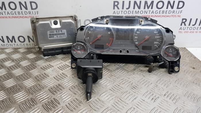Used Ignition lock + computer Audi A8 (D3) 3.7 V8 40V Quattro Price on request offered by Autodemontage Rijnmond BV