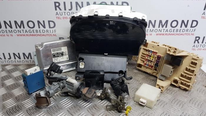 Used Ignition lock + computer Toyota Yaris (P1) 1.3 16V VVT-i Price € 125,00 Margin scheme offered by Autodemontage Rijnmond BV