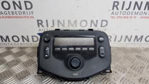 Usados Radio Toyota Aygo (B40) 1.0 12V VVT-i Precio € 121,00 IVA incluido ofrecido por Autodemontage Rijnmond BV